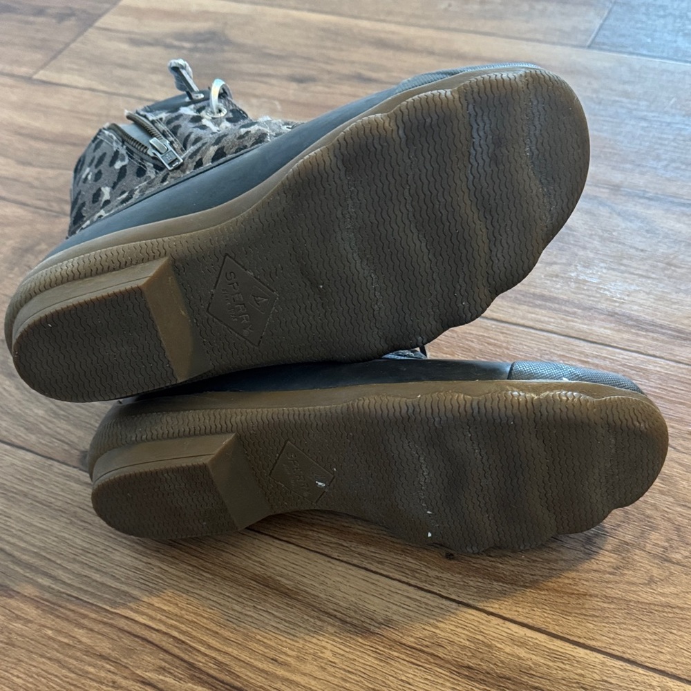 Sperry Black and Gray Patterned Boots - Picture 6 of 6